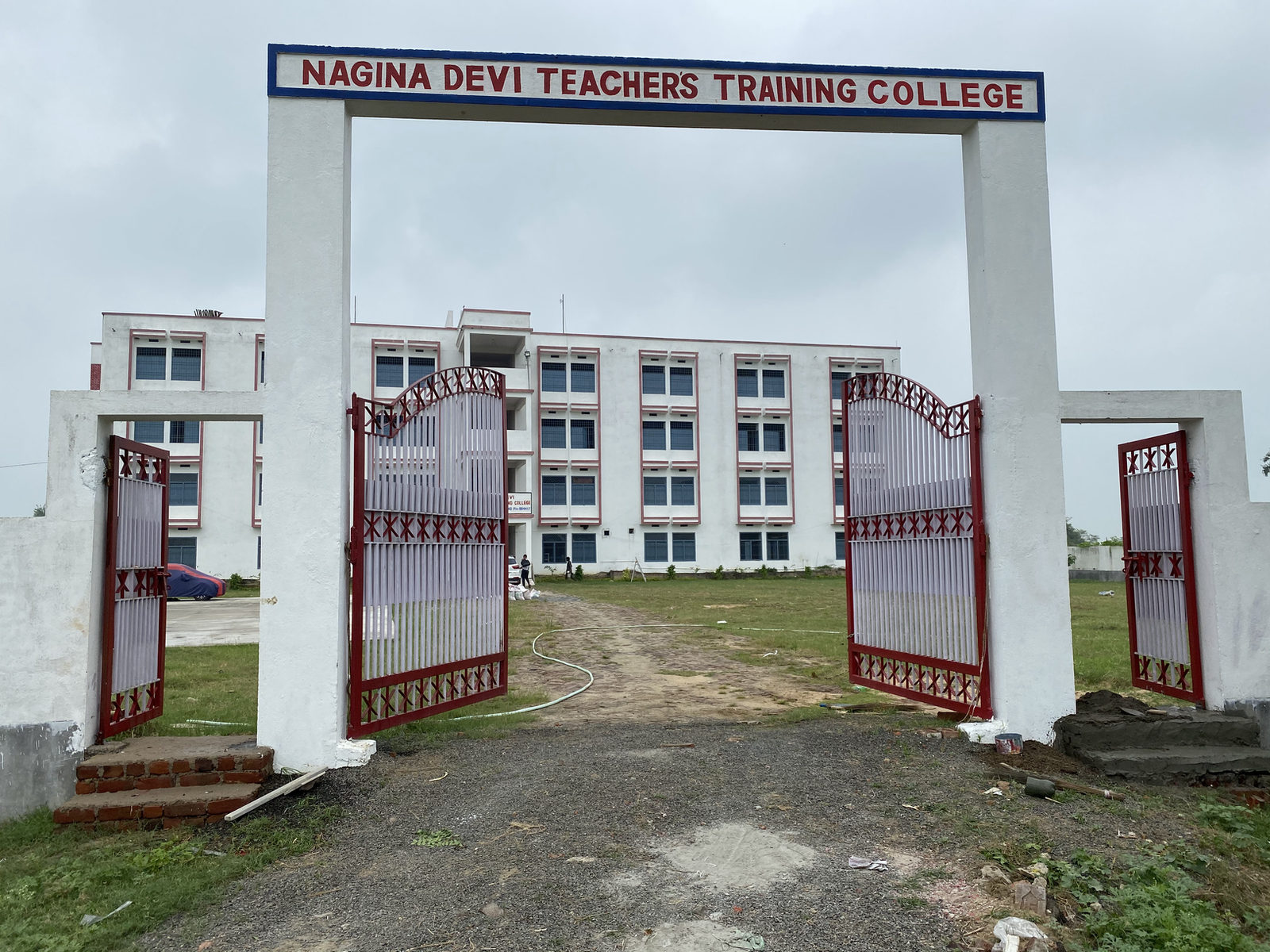 Main gate and college building at Sukulchak